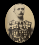 Paul Behrens ca 1899 med idrottsmedaljer